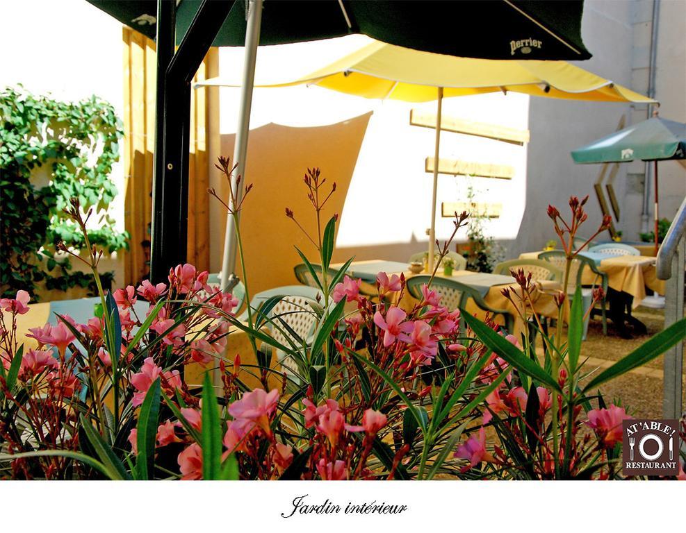 Logis Hotel Restaurant La Boule D'Or شينون المظهر الخارجي الصورة