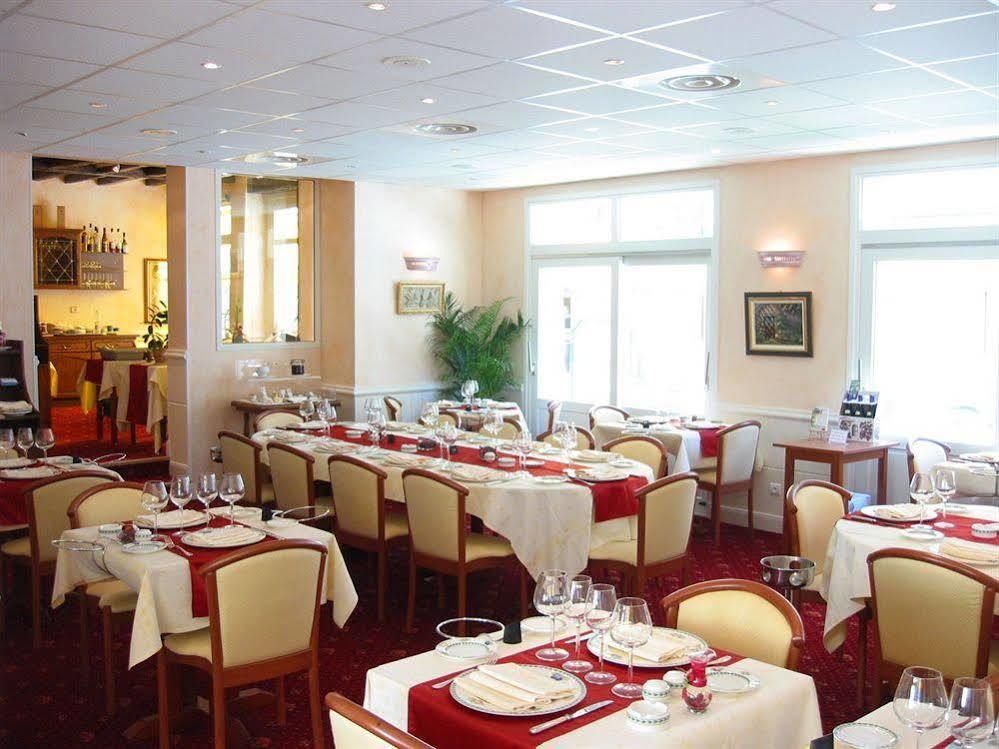 Logis Hotel Restaurant La Boule D'Or شينون المظهر الخارجي الصورة