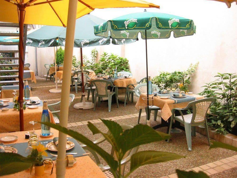 Logis Hotel Restaurant La Boule D'Or شينون المظهر الخارجي الصورة